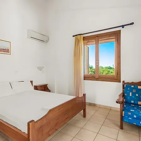 Thalpori In Stoupa, Mani Landhuis *