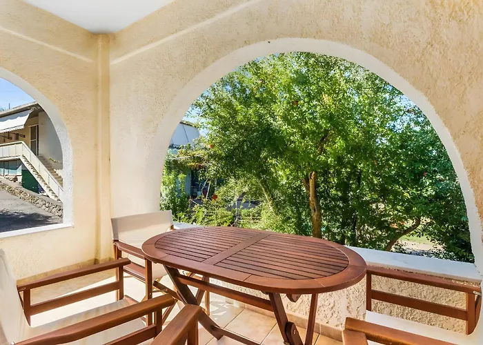 Lantställe Thalpori In Stoupa, Mani Stoúpa